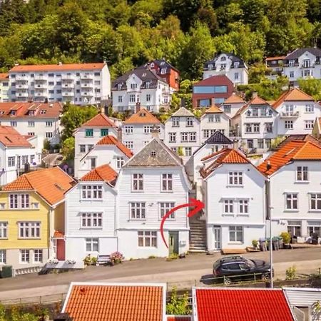 Leilighet I Bergens Vakreste Gate - Nydelig Utsikt Over Innseilingen Til Bergen! Exterior foto