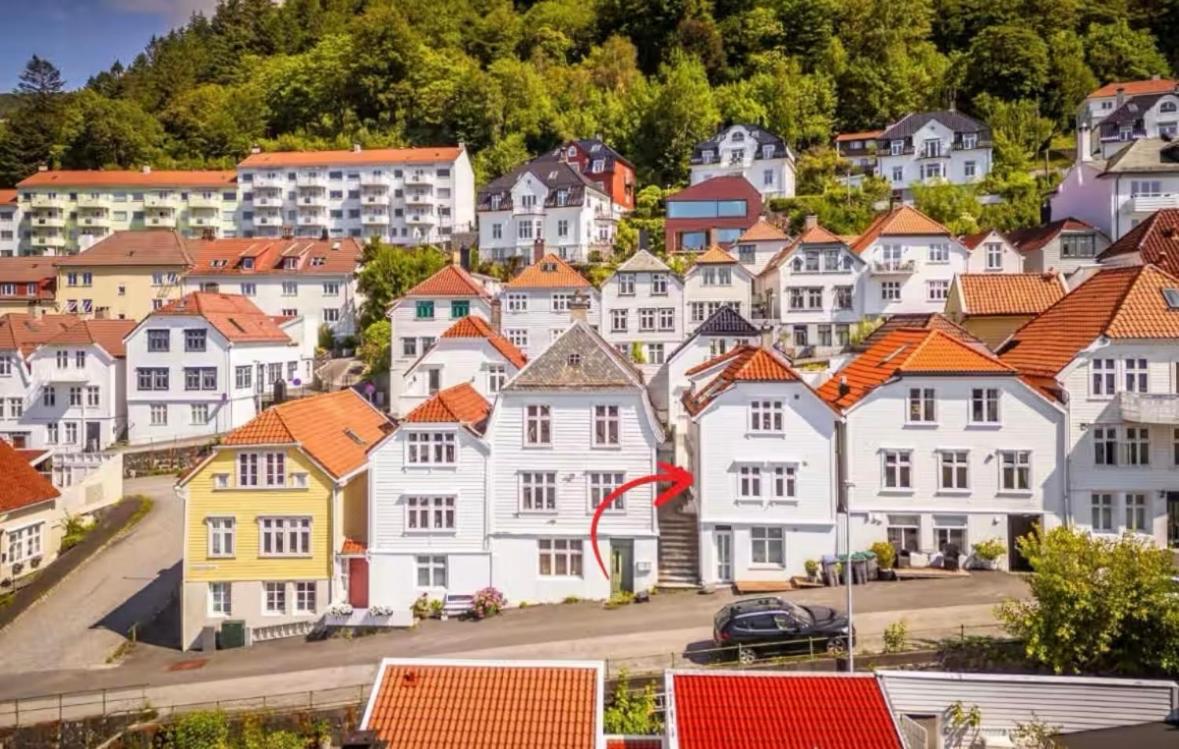 Leilighet I Bergens Vakreste Gate - Nydelig Utsikt Over Innseilingen Til Bergen! Exterior foto